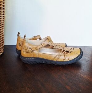 NWOT JBU Sahara Yellow Mary Jane Strappy Casual Shoes w Memory Foam and Leather